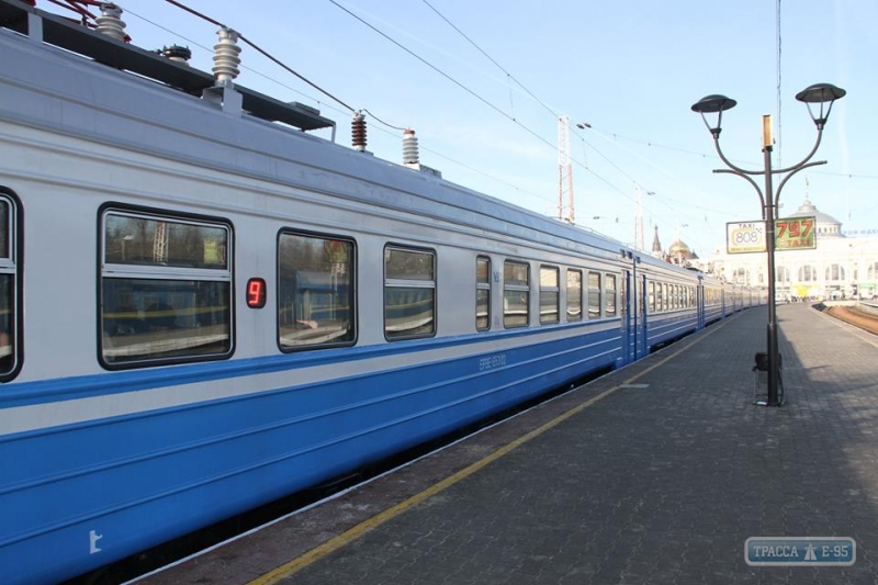 Одесская железная дорога запускает три дополнительных пригородных поезда
