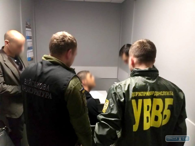 Одесским пограничникам предлагали взятки за пропуск в Украину пяти граждан Израиля и россиянина