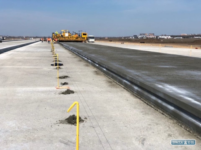 Взлетно-посадочная полоса Одесского аэропорта будет готова до конца года