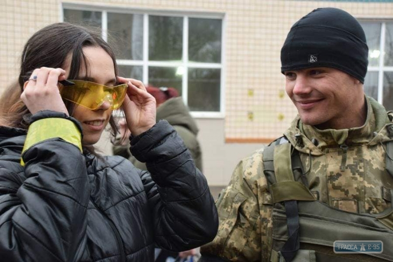 Школьники Одессы спели и станцевали в поддержку пленных украинских военных моряков 
