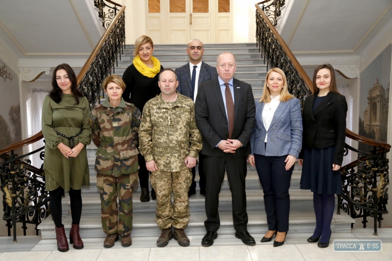 Менеджеры НАТО обучали добродетельности курсантов Военной академии в Одессе