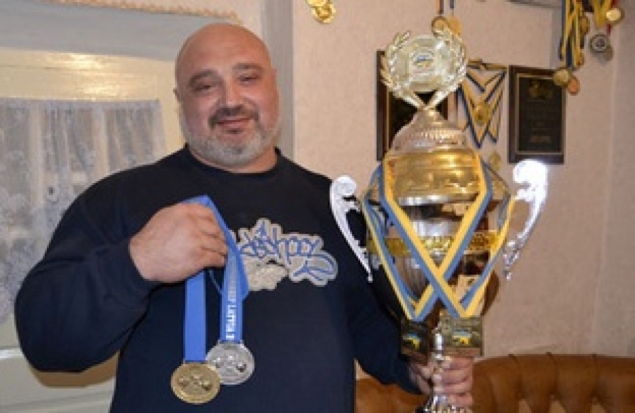 Батюшка из Одесской области в третий раз выиграл Чемпионат мира по пауэрлифтингу