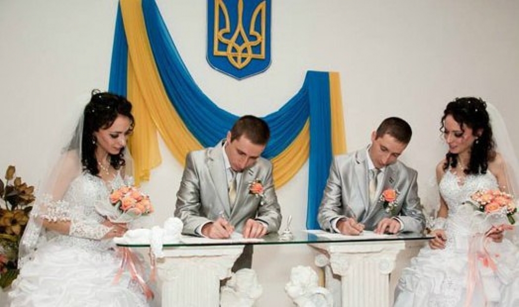 Братья-близнецы женились на сестрах-близнецах на юге Одесской области (фото)