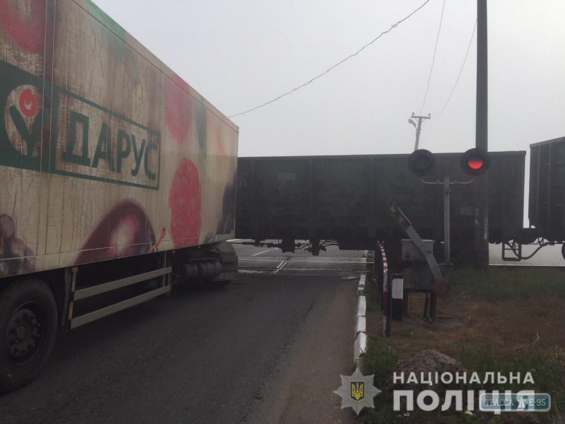 Фура врезалась в локомотив на трассе Одесса-Измаил: у нее отказали тормоза