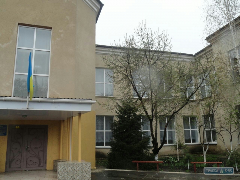 Власти обновили 100 окон в гимназии Подольска на севере Одесской области