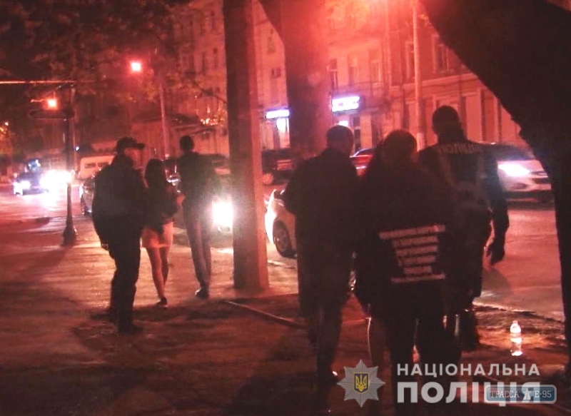 Одесские полицейские задержали более 20 женщин за оказание интимных услуг (видео)