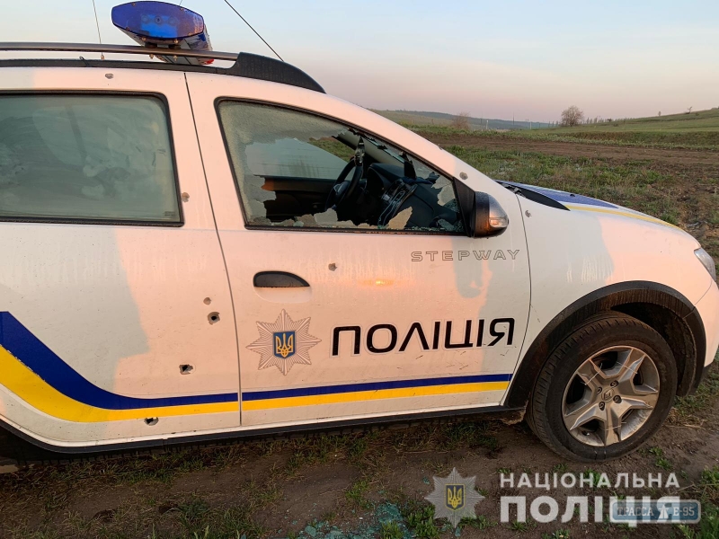 Правоохранители Одесской области разыскивают преступника, стрелявшего в полицейский автомобиль