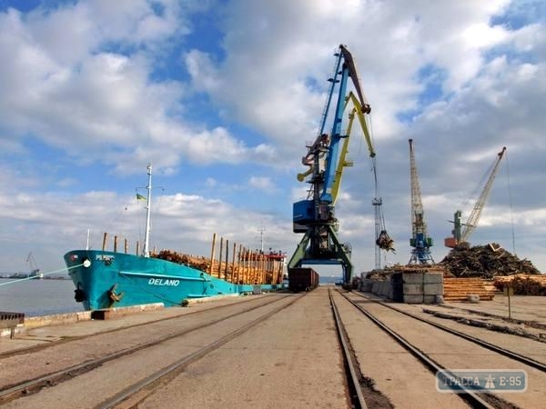 Морпорты Украины увеличили перевалку грузов: в лидерах Южный, Черноморск и Одесса
