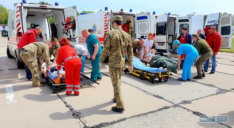 Очередной самолет с ранеными военными прибыл в Одессу