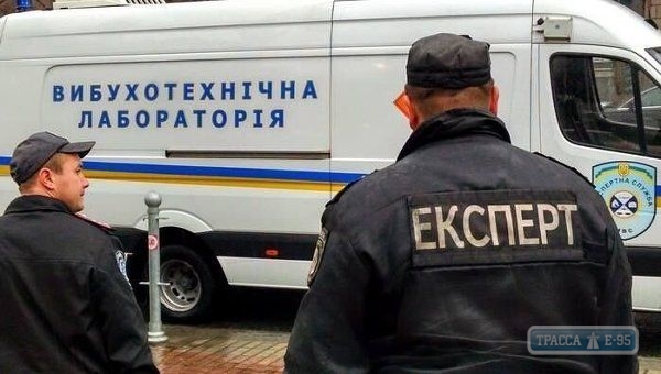 Полицейские проверяют очередное сообщение о заминировании десяти объектов в Одессе