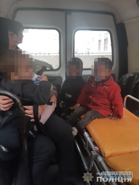 Одесские правоохранители изъяли у приезжих горе-родителей четырех малолетних детей