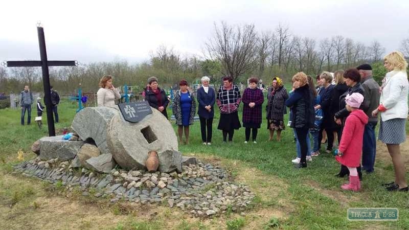 В селе Одесской области, где от голода погибло 2 тысячи жителей, открыли памятник жертвам Голодомора