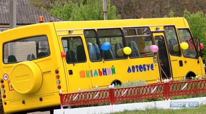 Сельская школа в Подольском районе получила новый автобус