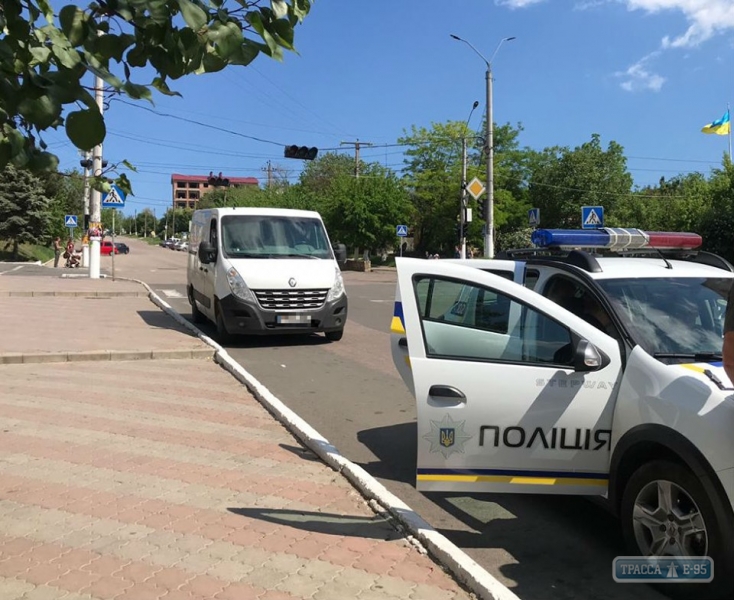 Микроавтобус сбил 8-летнюю девочку на пешеходном переходе в Овидиополе на Одесщине