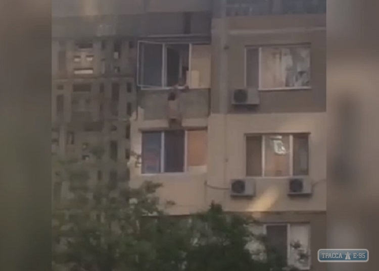 Женщина выпрыгнула из окна многоэтажки на Таирова в Одессе