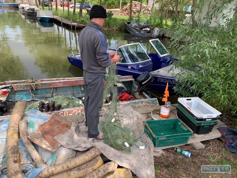 Инспекторы рыбоохранного патруля поймали браконьеров, которые ловили сельдь на Дунае
