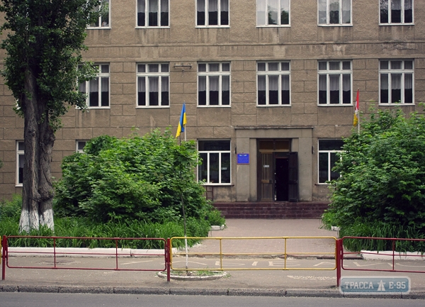 Полиция проверяет сообщение о заминировании школы в центре Одессы