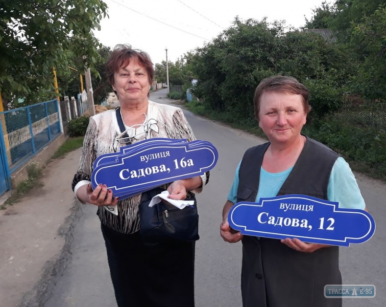 Захаровский поселковый совет закупил 620 табличек с новыми названиями улиц на 37 тыс. гривен