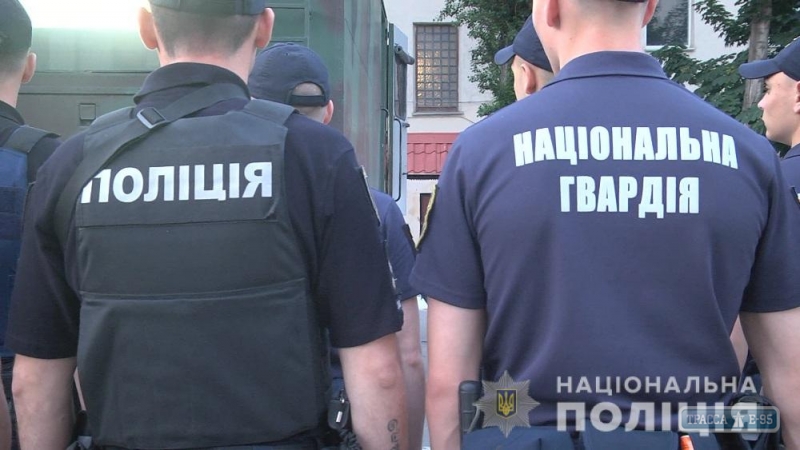 Наряды полиции и нацгвардейцы заступили на дежурство в курортной Одессе