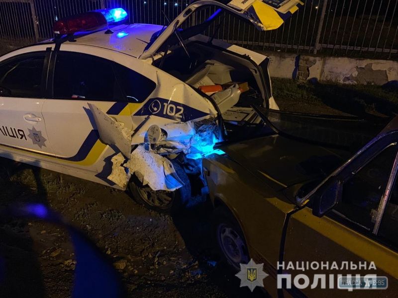 Пьяный водитель влетел в патрульный автомобиль в Черноморске, пострадал полицейский