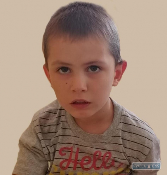 Полиция разыскивает родителей мальчика, которого нашли ночью на улице в селе в Любашевском районе