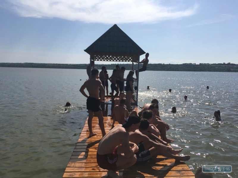 Власти Болграда создали полноценный пляж у местного озера (фото)