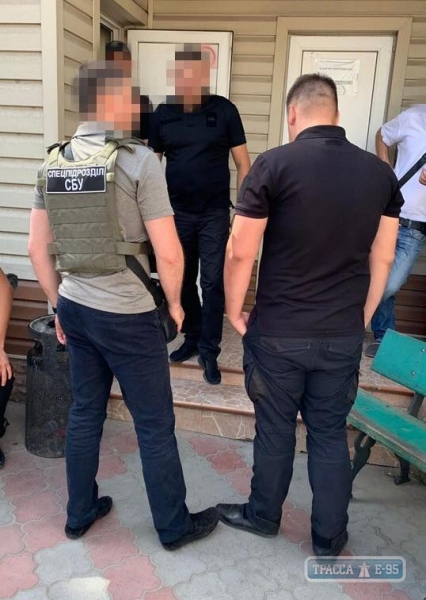 СБУ разоблачила на взятках двух полицейских в Одесской области