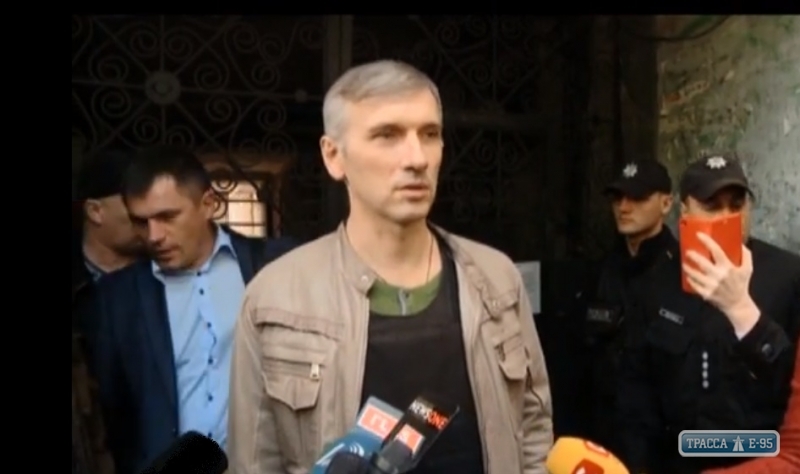 Подозреваемых в покушении на одесского активиста Михайлика выпустили из СИЗО