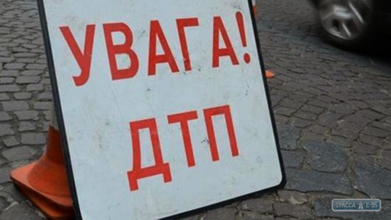 Водитель микроавтобуса уснул за рулем на трассе Киев-Одесса: пострадали пассажиры