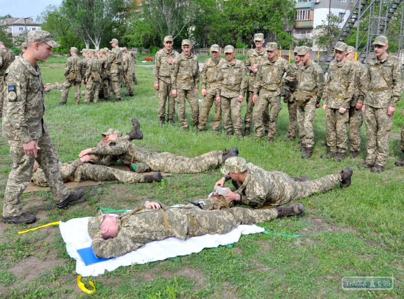 Военнослужащие проходят на Одесщине курс по тактической медицине