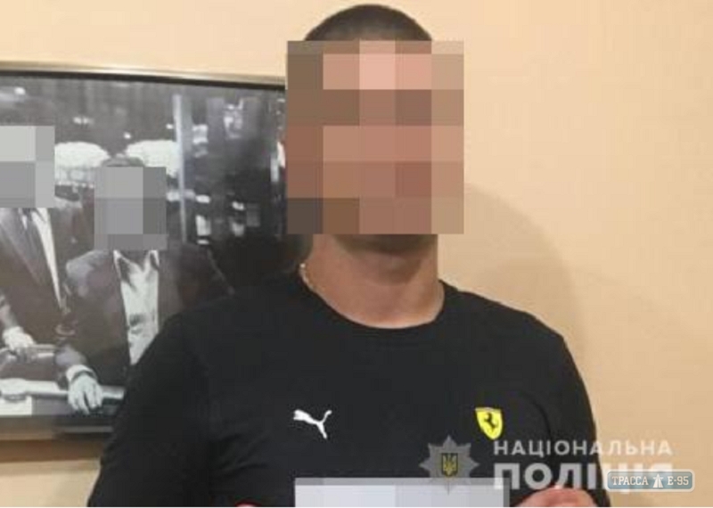 Одесские полицейские поймали гастролеров за вскрытием автомобиля