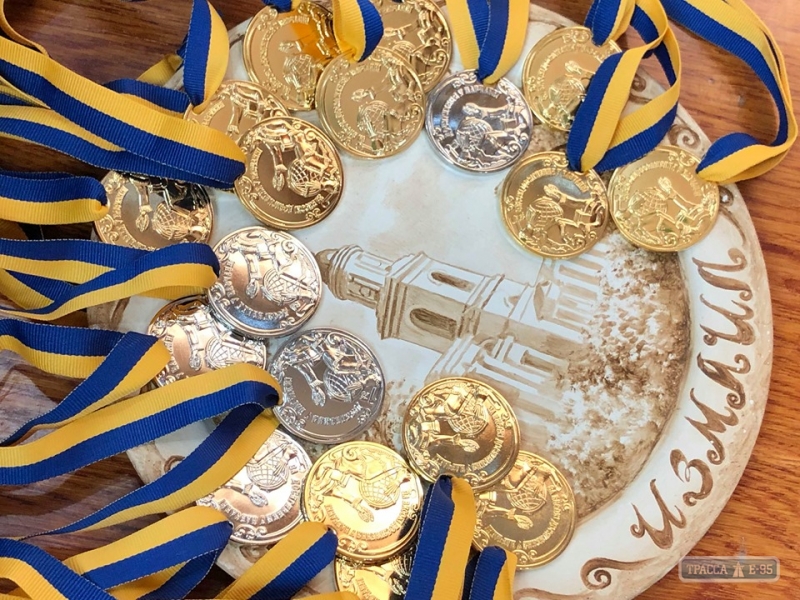 Выпускники Измаила получили 18 золотых и серебряных медалей