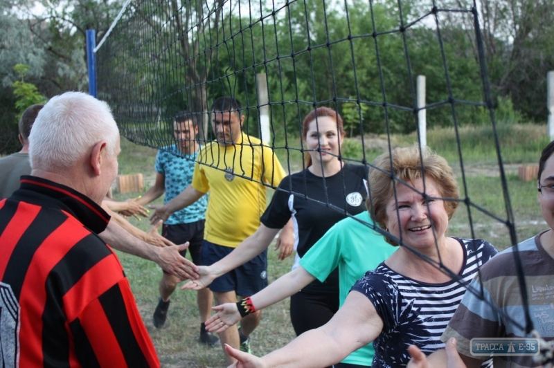 Жители Болграда устраивают любительские волейбольные матчи