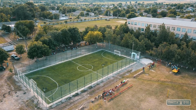 Первый футбольный мини-стадион открылся в районе на севере Одесской области