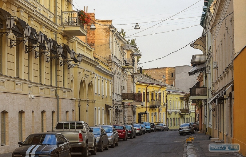 Движение транспорта по Воронцовскому переулку в центре Одессы закрывается до зимы