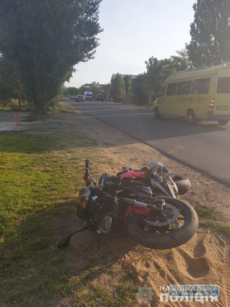 Мотоциклист сбил пожилую женщину в Затоке: отдыхающая не выжила