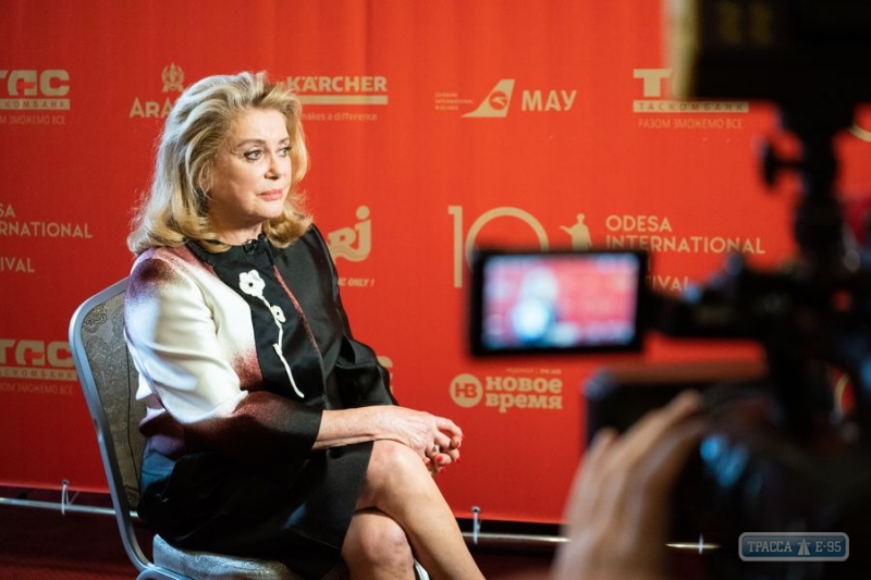 Легенда французского кинематографа Катрин Денев презентовала фильм в Одессе
