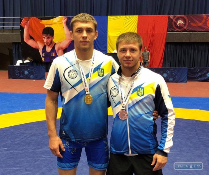 Борцы из Одесской области завоевали серебро и золото на международном турнире в Бухаресте
