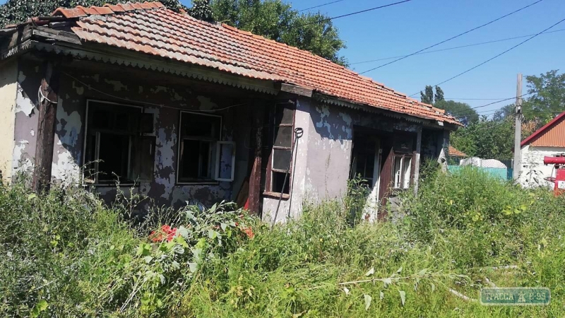 Спасатели обнаружили погибшего человека во время тушения пожара на юге Одесщины