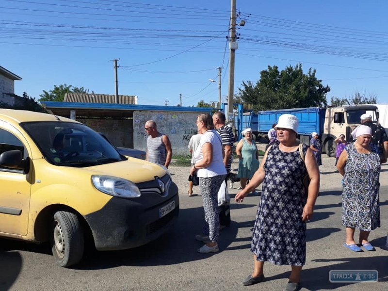 Местные жители перекрыли трассу на Белгород-Днестровский 