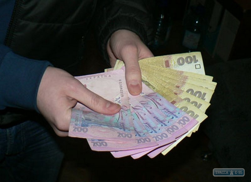 Одесские полицейские застали вора на месте преступления с украденными деньгами в руках