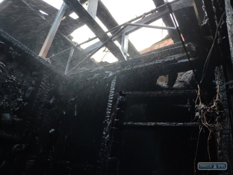В Белгороде-Днестровском рано утром сгорел магазин
