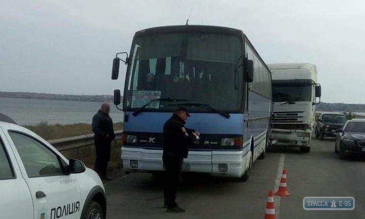 Очередное резонансное ДТП под Одессой: фура на скорости протаранила международный рейсовый автобус