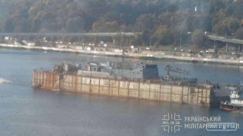 Недостроенный корабль ВМС идет в Одессу