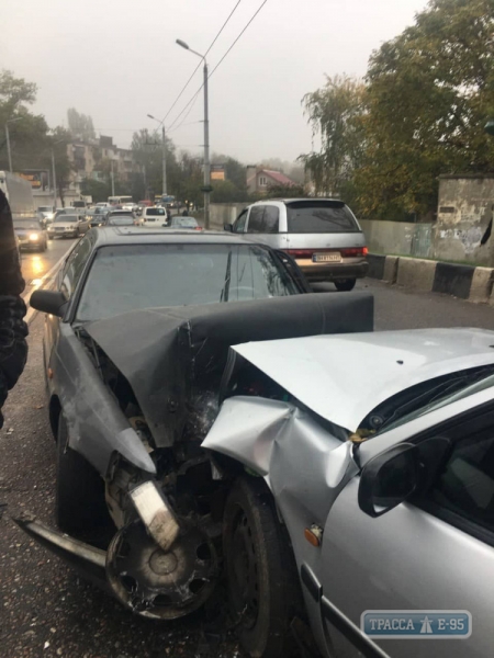 Крупное ДТП произошло в Одессе: столкнулись шесть автомобилей (фото)