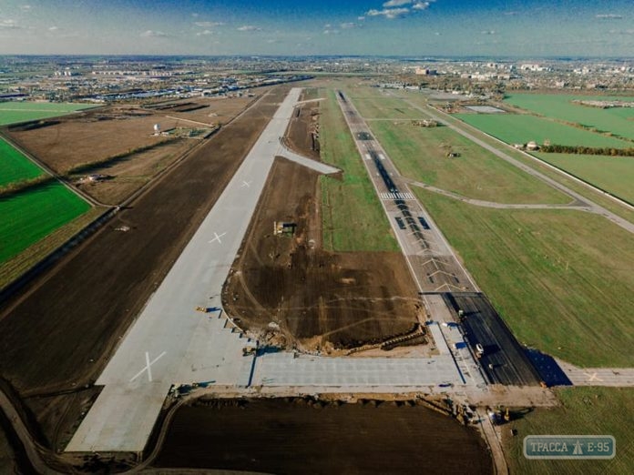 Строительство рулежной дорожки между полосами в аэропорту Одесса близится к завершению