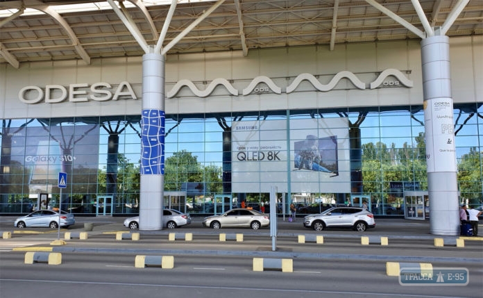 Одесский аэропорт полдня не принимает рейсы