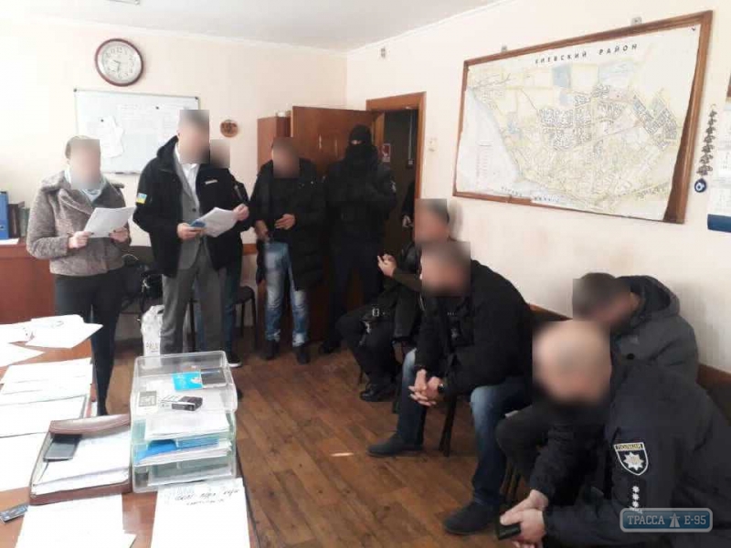 Прокуратура подозревает трех одесских полицейских в избиении задержанного