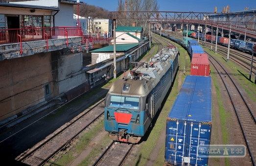 Новый регулярный контейнерный поезд будет курсировать между портом «Пивденный» и Черниговом
