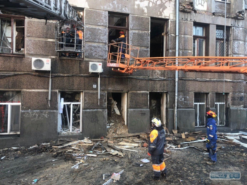 Тело второго человека, погибшего при пожаре в Одессе, обнаружено под завалами (видео)